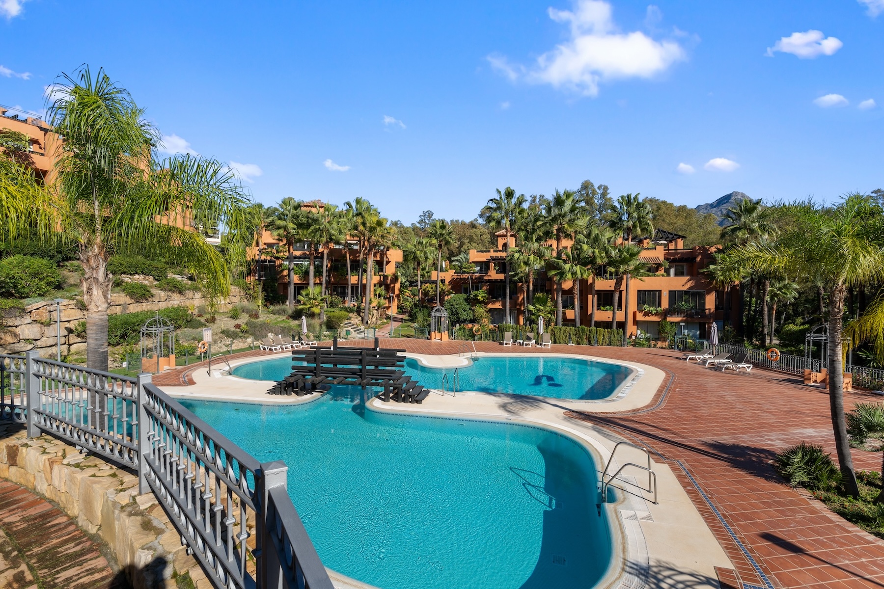 RDR540 - Stunning 3-Bedroom Apartment in Alminar de Marbella