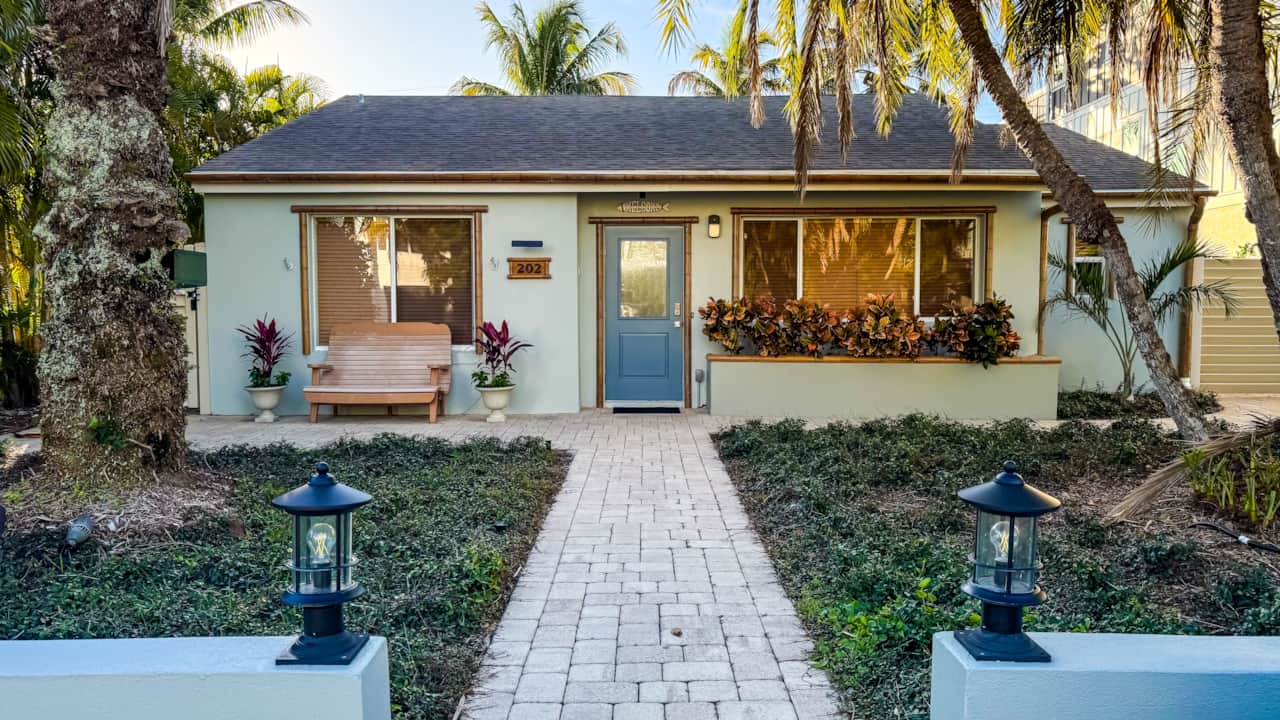 Quiet residential street, steps from Lido Beach