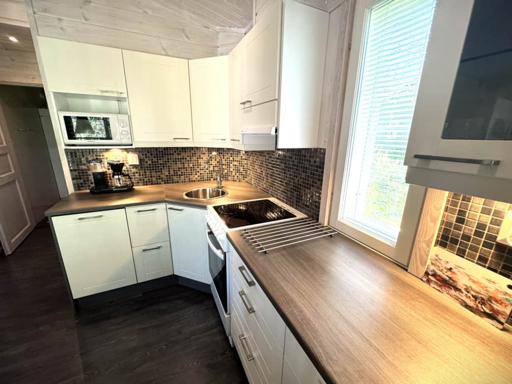 A modern and stylish kitchen, fully equipped with all the essentials. A modern and stylish kitchen, fully equipped with all the essentials.