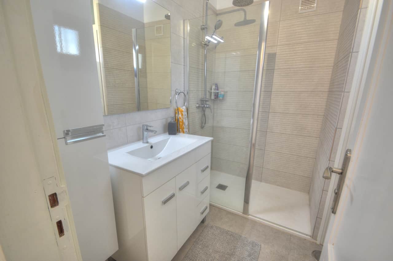 Bagno con cabina doccia