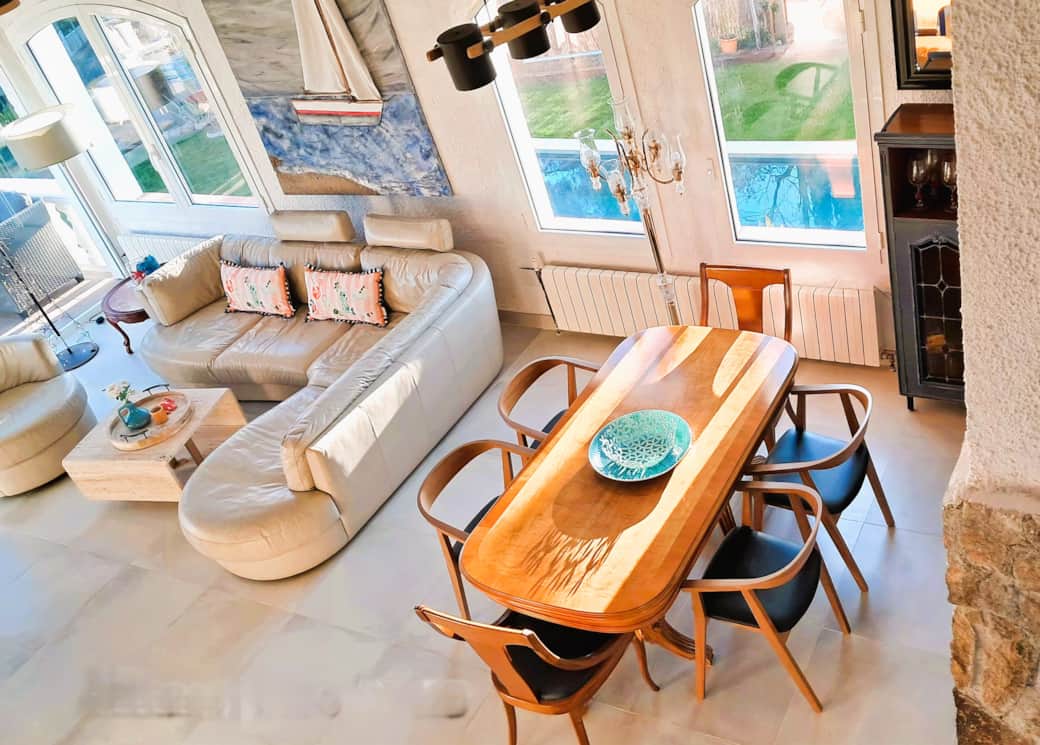 Comedor con aire acondicionado e impresionante vista al mar