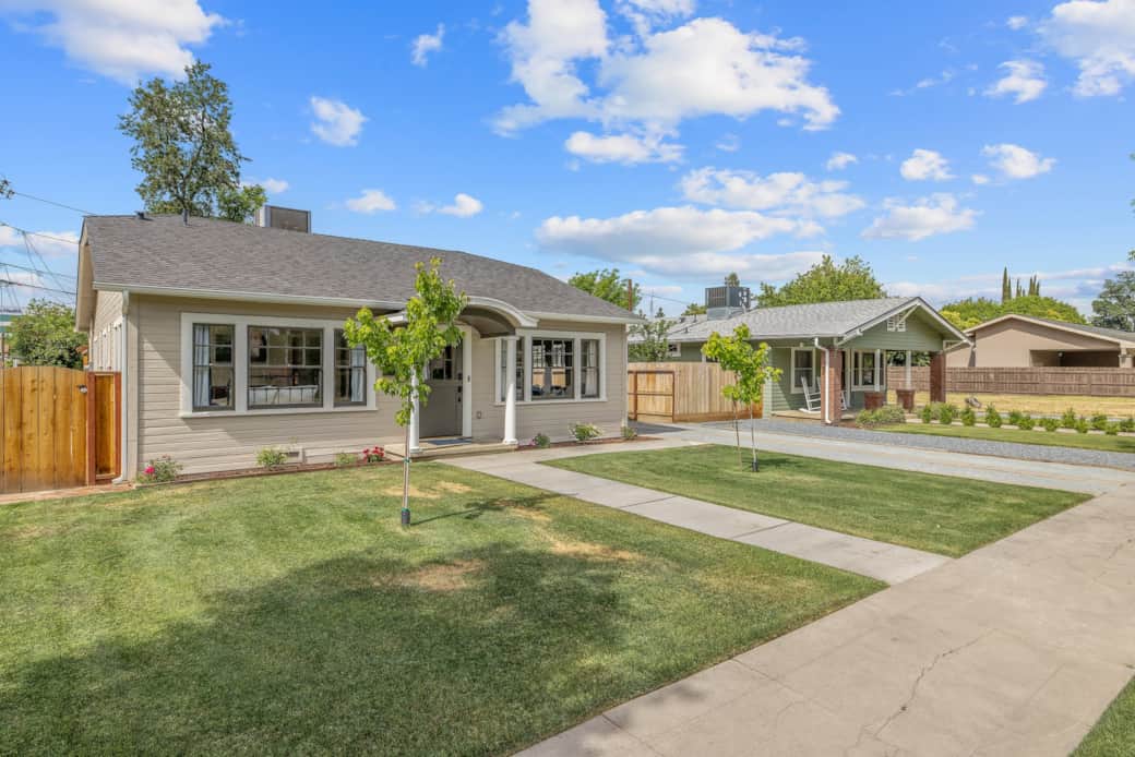 1 web or mls 713A9584