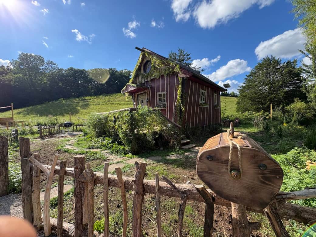 Crooked Cabin Exterior