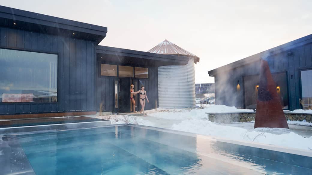Infinity-Edge Thermal Pool & Cold Plunge