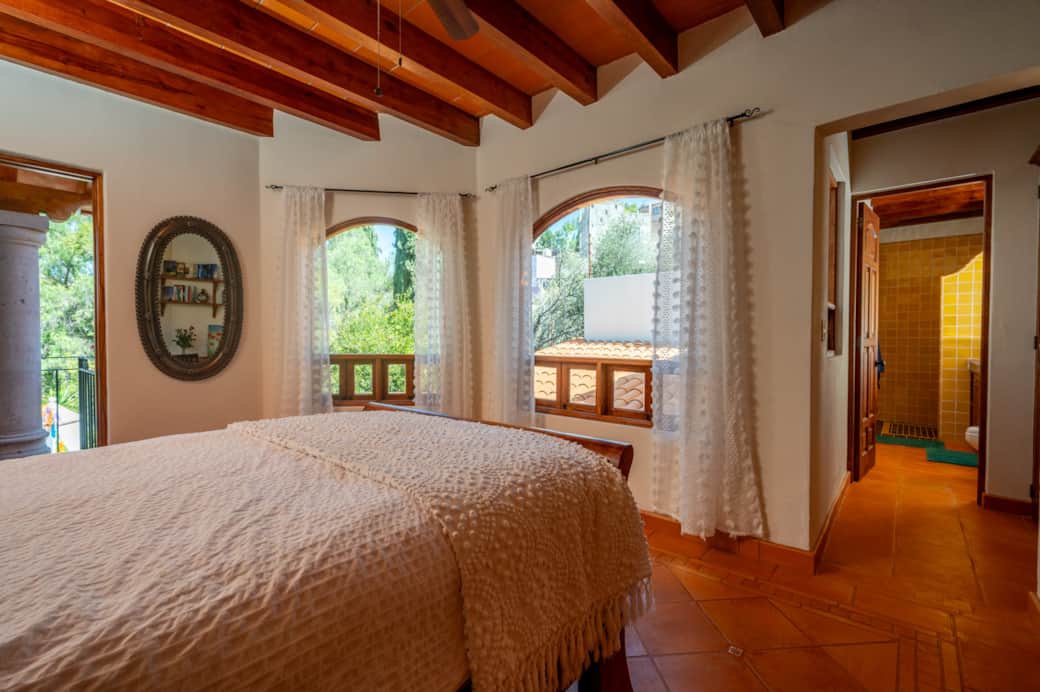 El Flor Bedroom