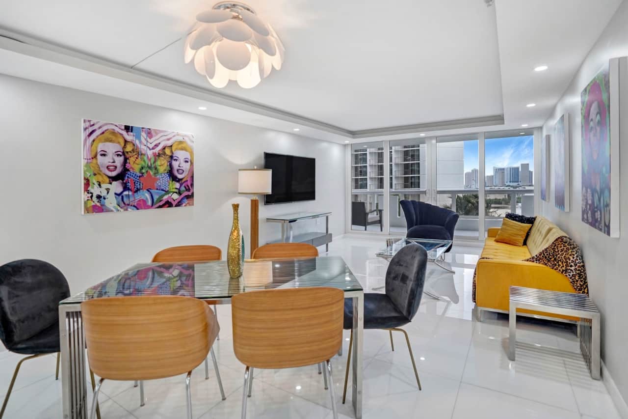 Funkin Fabulous! (4 bedroom condo)