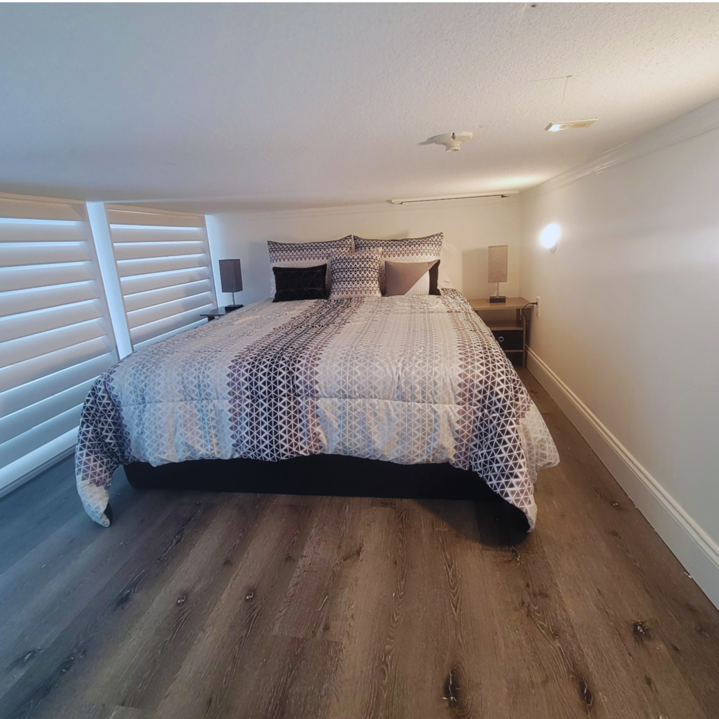 The studio offers a comfortable queen-size bed for a restful stay. Lakeland, FL The studio offers a comfortable queen-size bed for a restful stay. Lakeland, FL