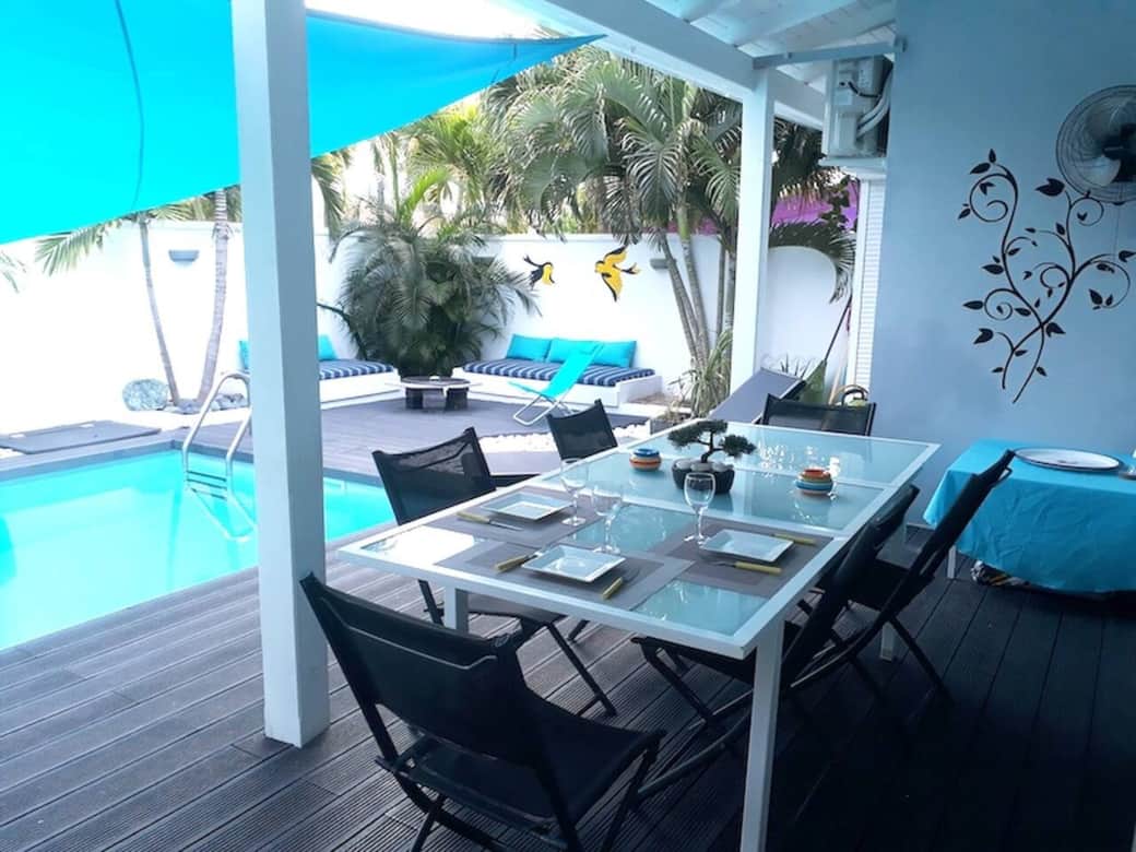 Terrace with dining area and swimming pool Magnolia