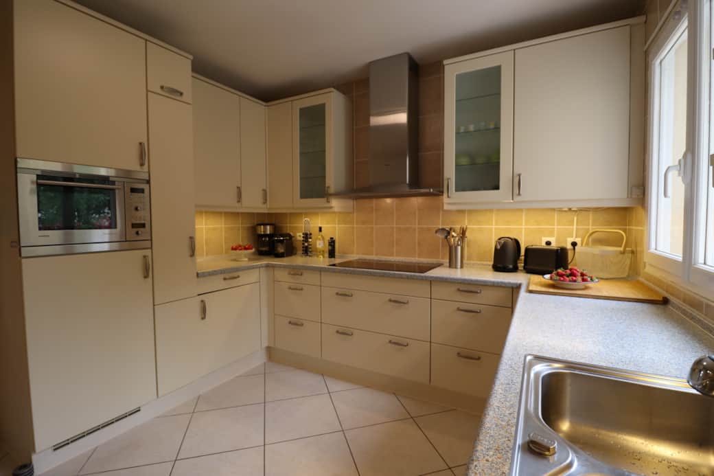 12 - location-villa-piscine-mejannes-le-clap-cezenole - Cuisine 12 - location-villa-piscine-mejannes-le-clap-cezenole - Cuisine