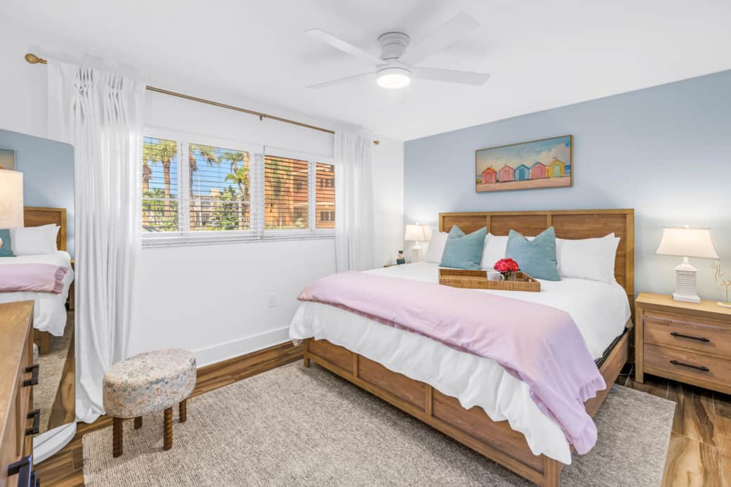 King Bed, Dresser, Walk in Closet