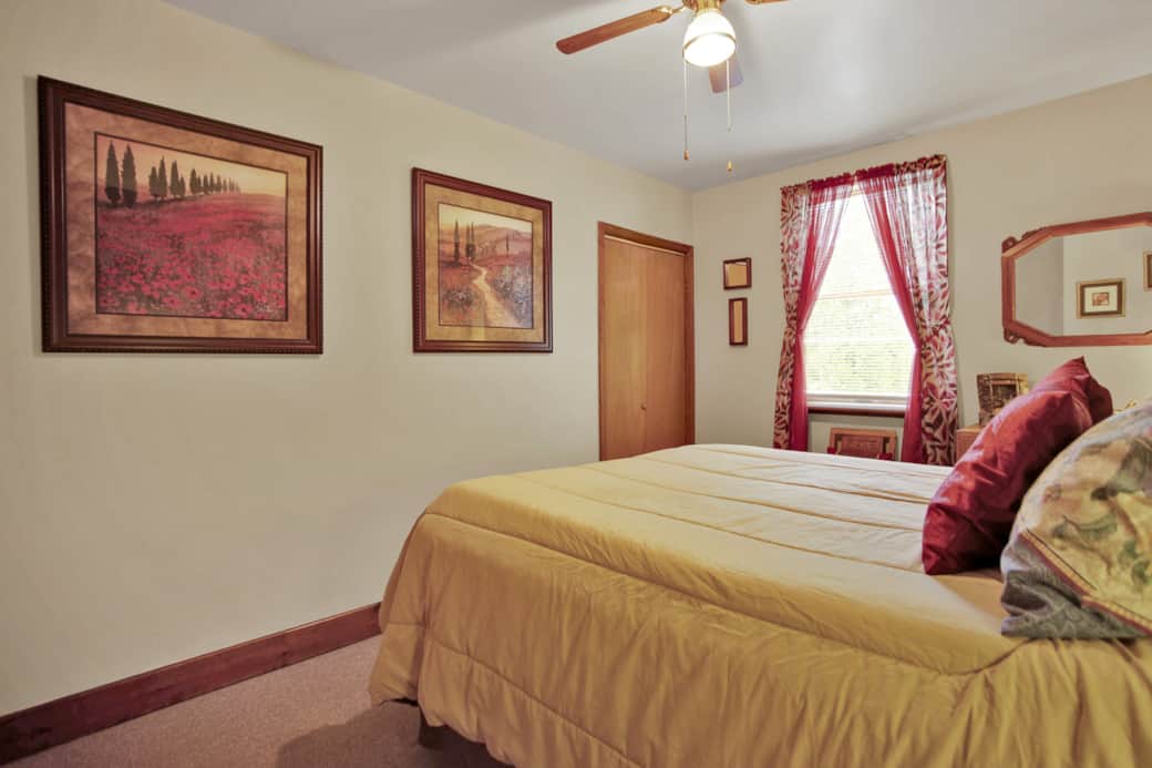 Villa with a View 2 bedroom 1 bathroom, sleeps 4, wifi, AC, dogs allowed!