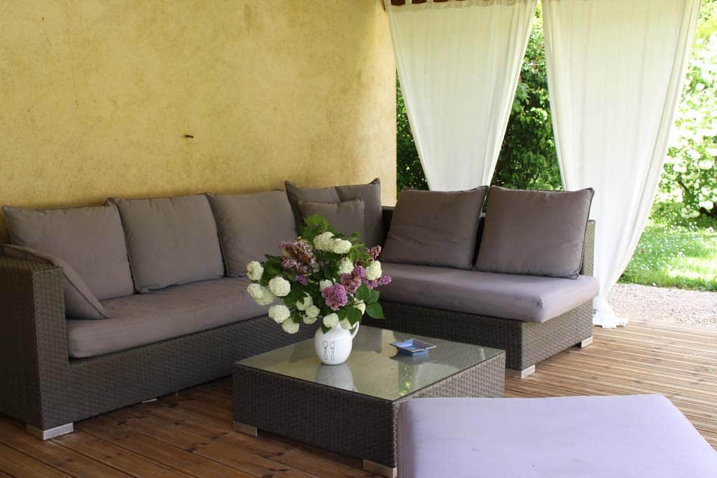 Salon extérieur du Gîte La Mirandole