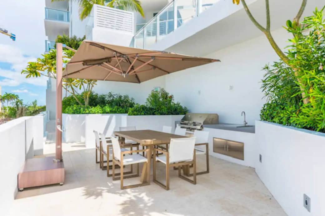 BBQ area with Summer Kitchen 