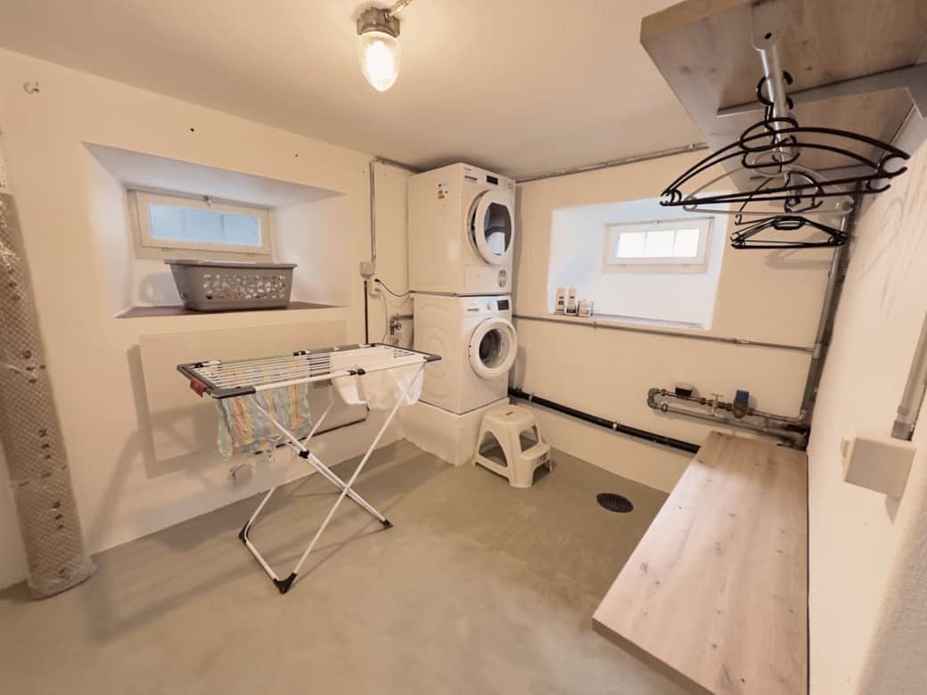 Praktische Waschküche im Tgesa Monica – ideal für längere Aufenthalte