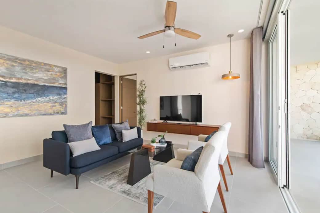 Inviting Living: Plush Couches, Smart TV, Art Décor