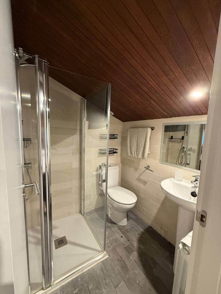 Casa Íntima con Chimenea y Patio Privado — foto 13