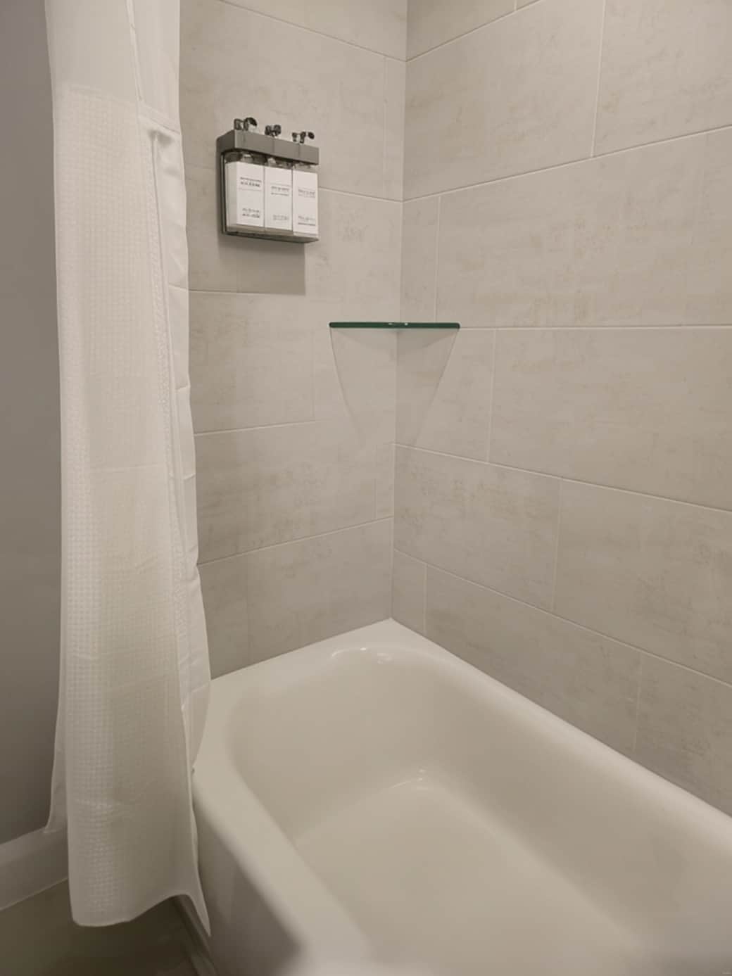 Shared Bath Tub and Amenities Shared Bath Tub and Amenities