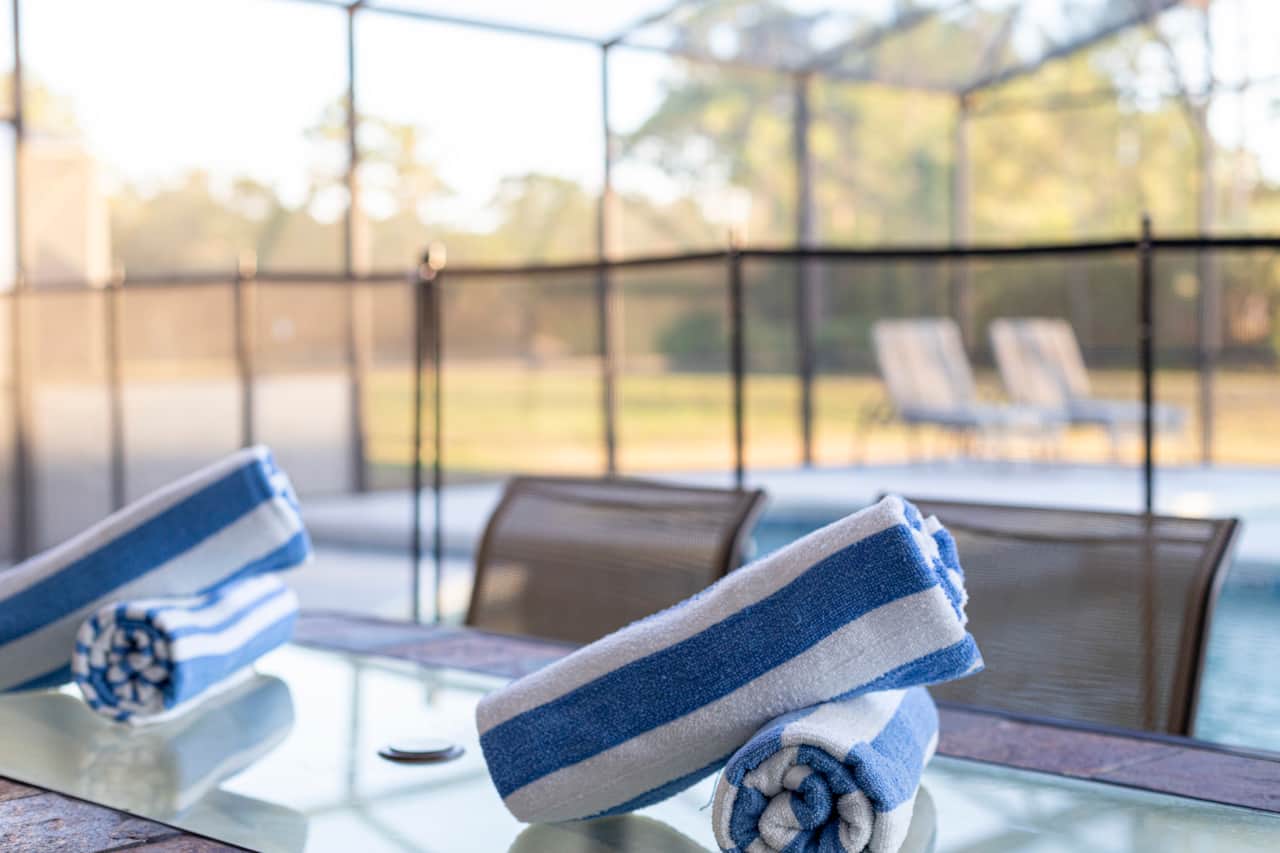 Full-Width Safety Net to Protect Little Ones from the Pool