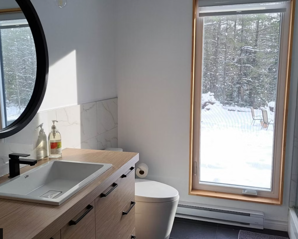 Même dans la salle de bain vous avez une vue imprenable sur la nature