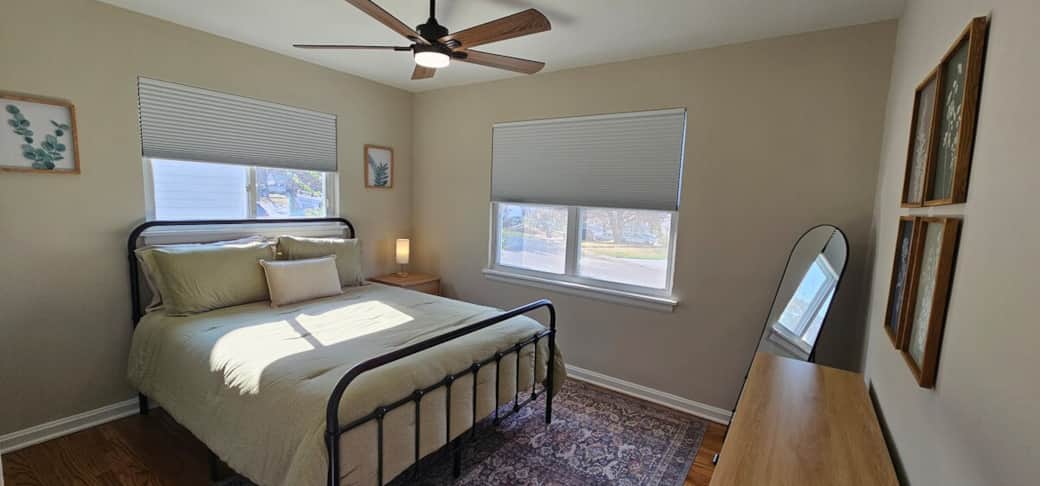 Master Bedroom - Queen Bed