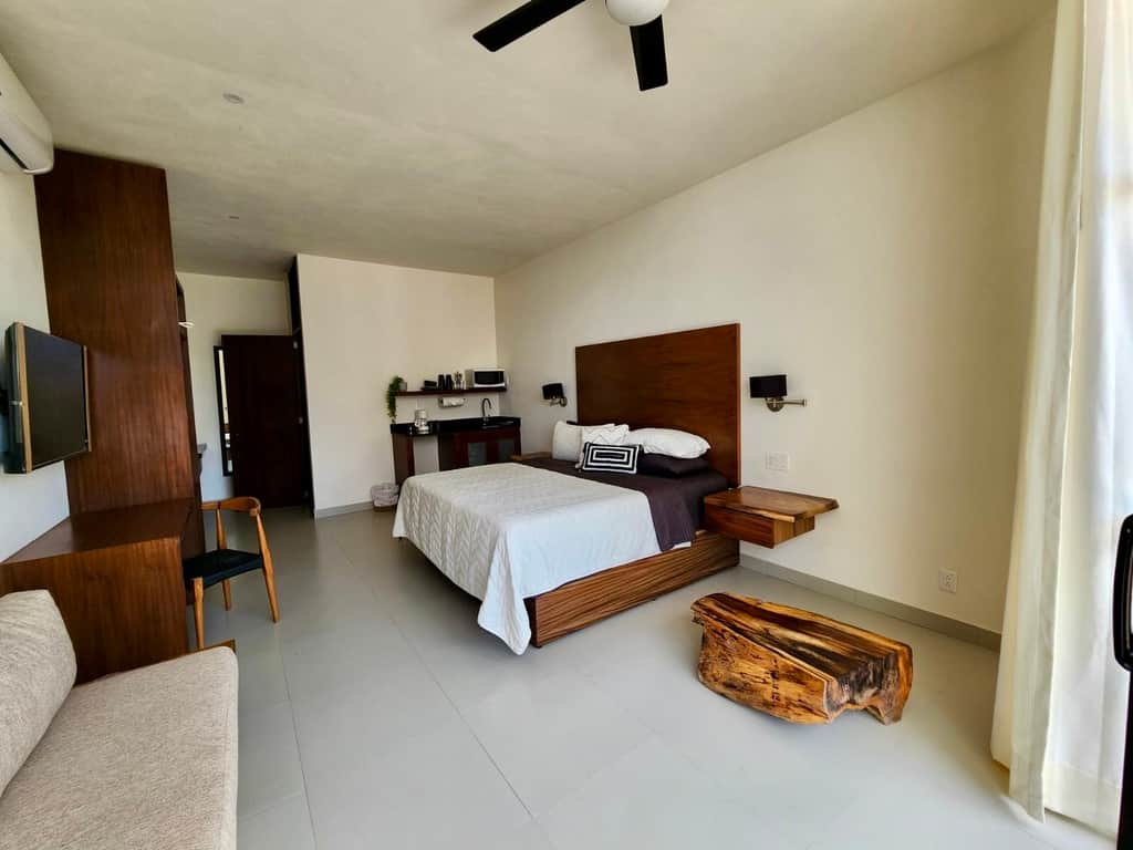 303 Interior (rigth)