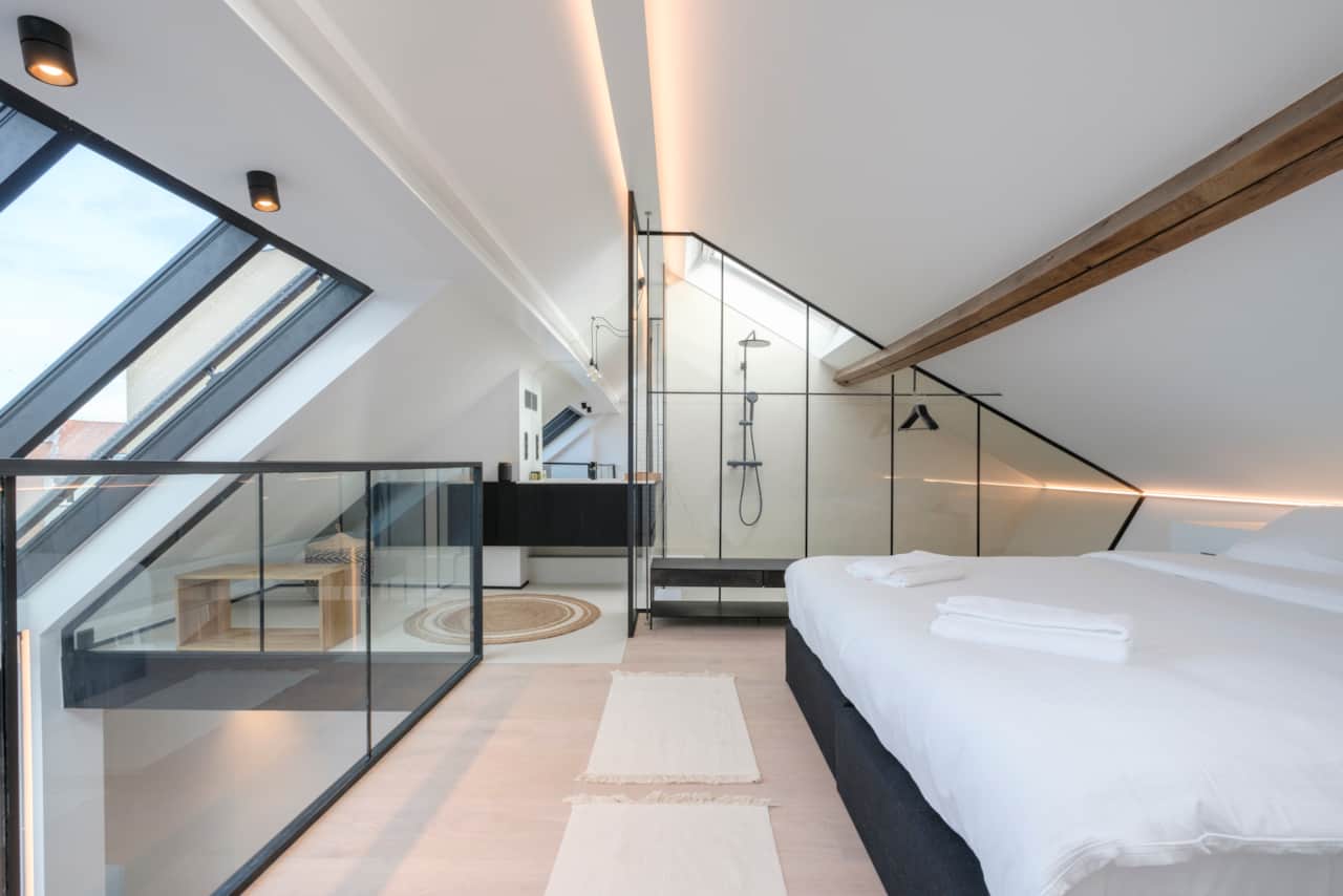 Bedroom / Bathroom