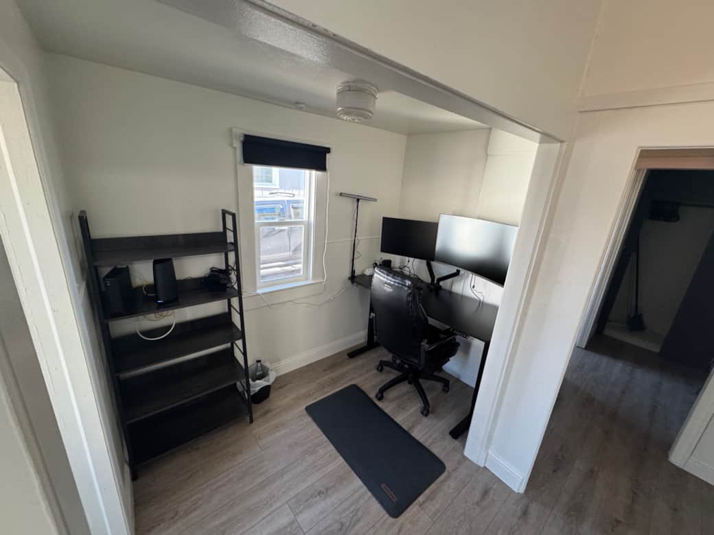 Home Office, High Speed Internet and Storage Shelf, Ergonomic Standing Mat