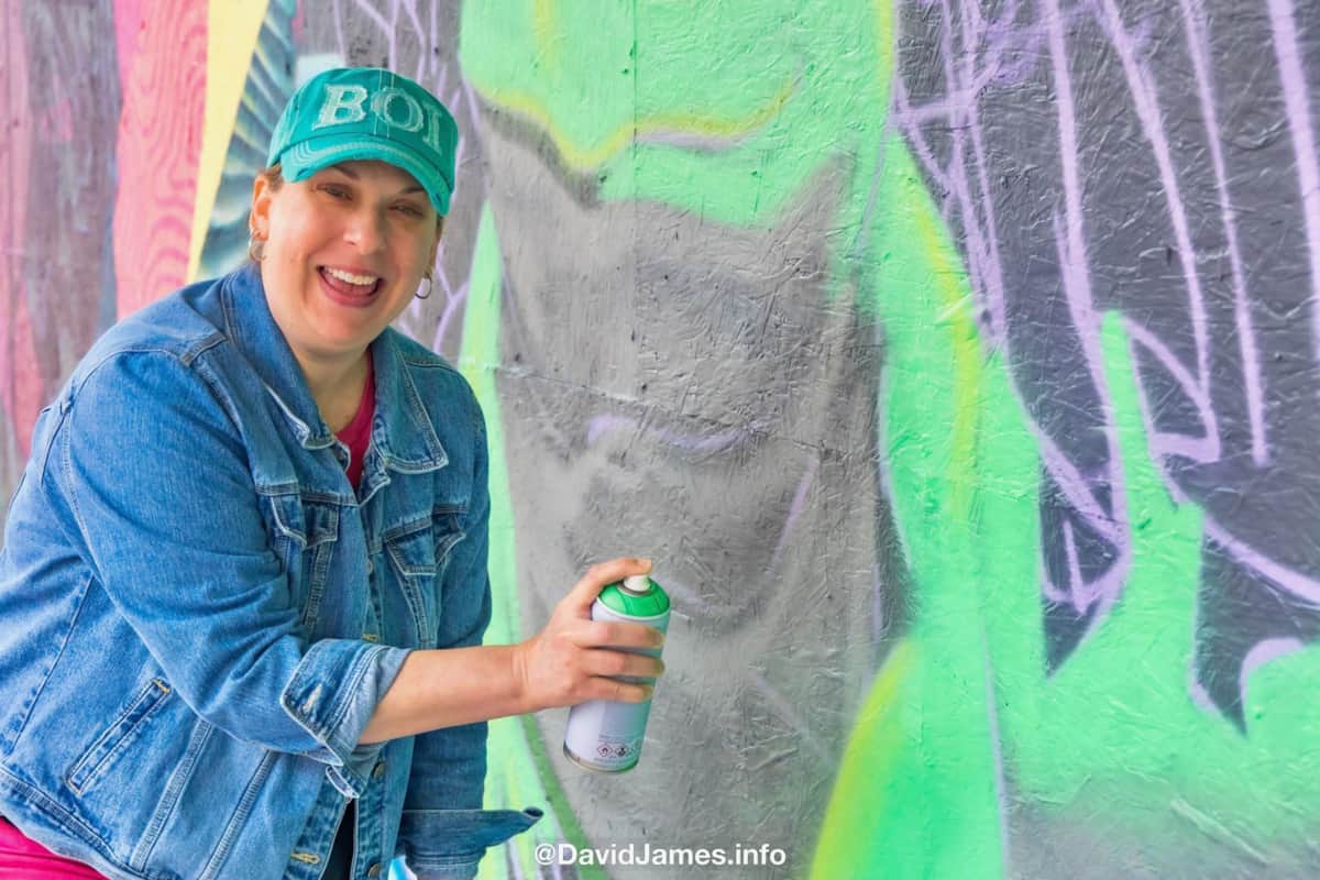 kelly-chapman-participating-in-local-spray-paint-art-in-galveston