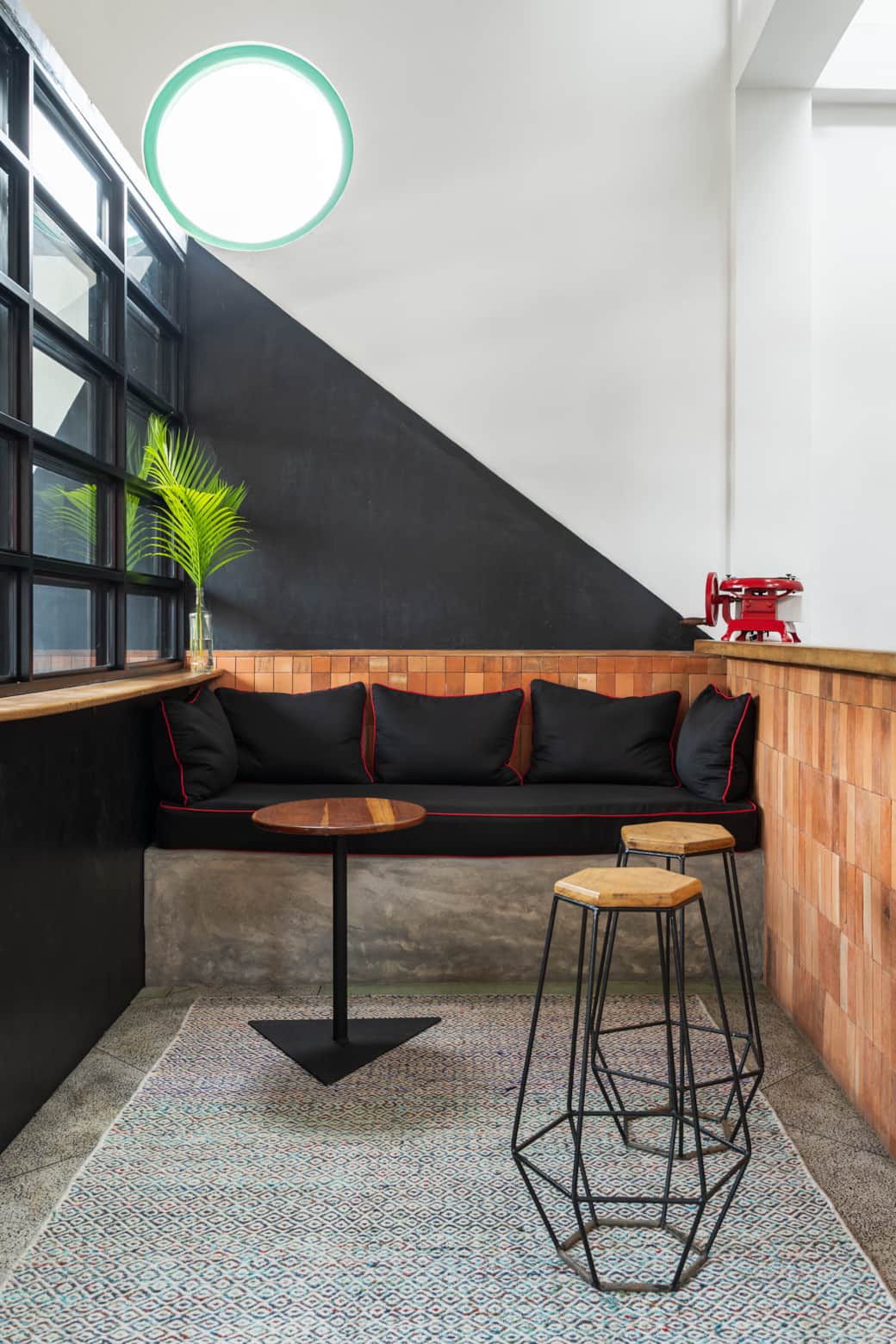 aybed. Coffee, work, hangs with friends.