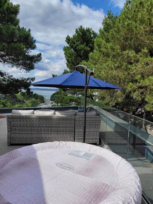 Hot-tub, covered seating and insane views!