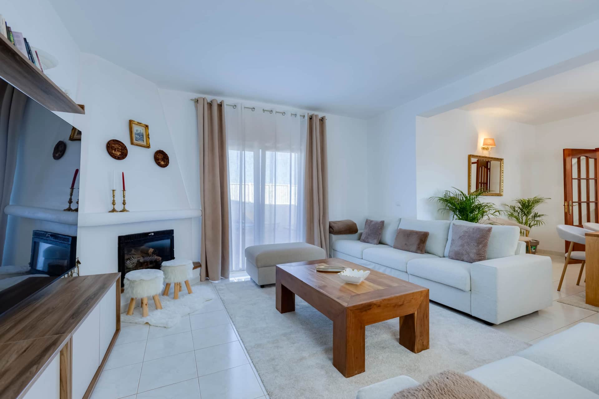 Spacious bedroom in Vila Arpeggio with modern furnishings in Algarve