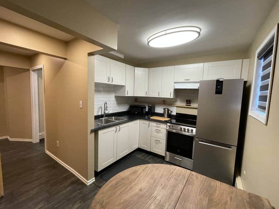 Full kitchen with top quality cookware and utensils. 