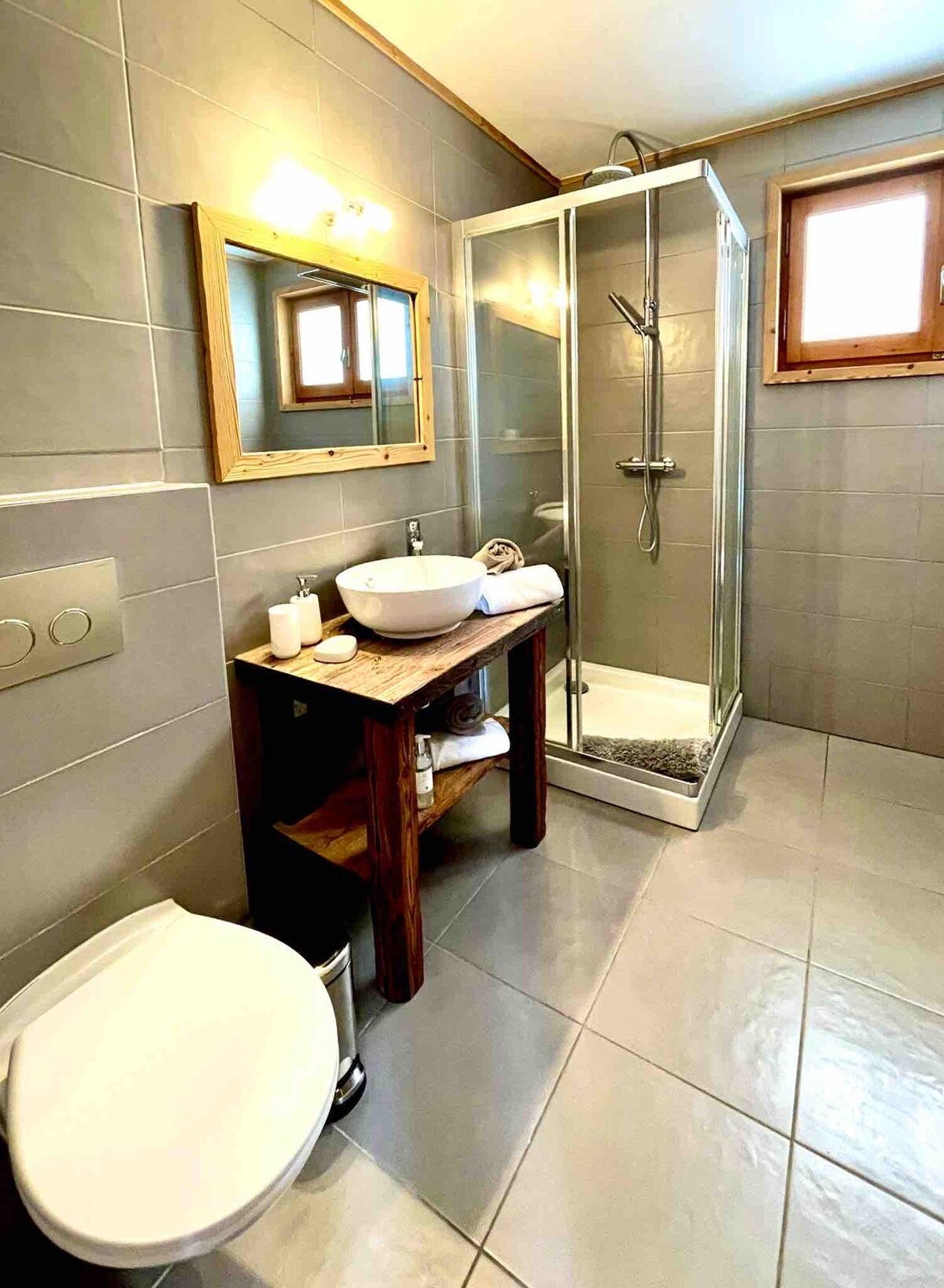 Salle de bain, douche d'angle