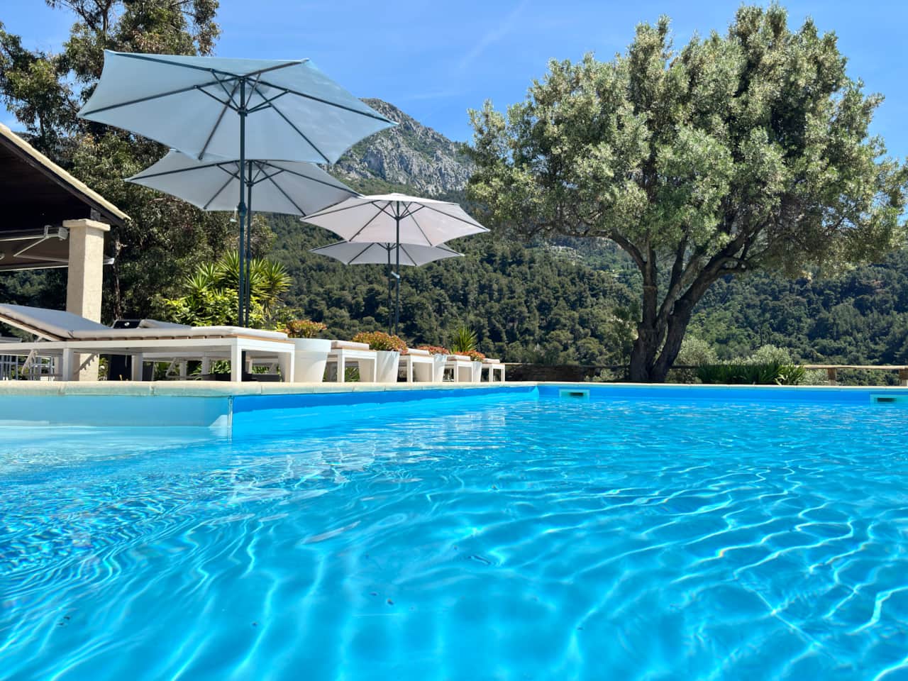 With an average of 300 days of sunshine you can relax beside the pool anytime...