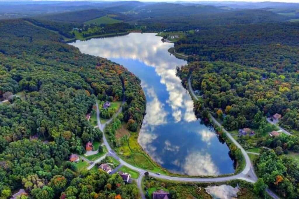 Enjoy the beauty of Alpine Lake Resort-all four seasons long! Enjoy the beauty of Alpine Lake Resort-all four seasons long!