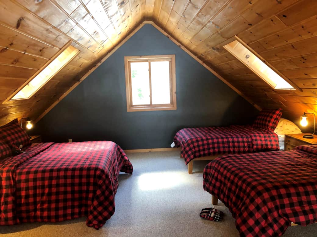 Loft Full Bed & 2-Twin Beds Loft Full Bed & 2-Twin Beds