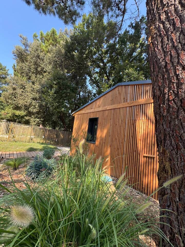 Architecture contemporaine et hébergement de charme dans un environnement naturel préservé
