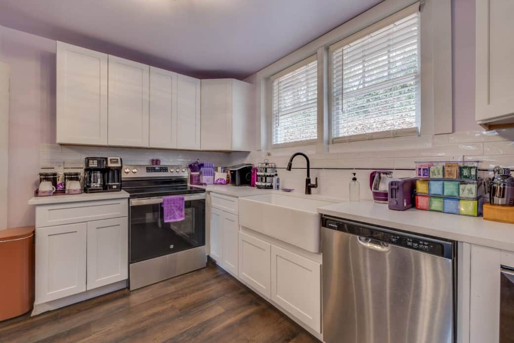 This fully equipped kitchen has everything you need to cook or just make yourself at home.
