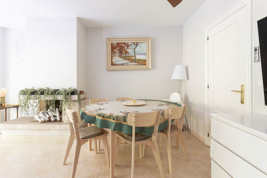 Dining table for 8 guests. Welcome box with drinks, snacks, and pastries