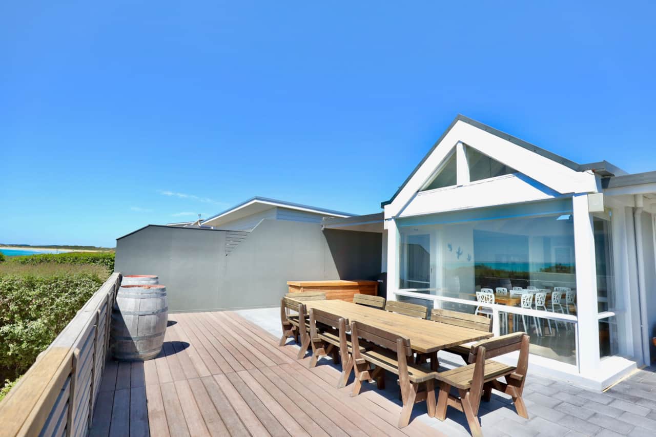 Robe Accommodation Robe on the Beach Sleeps 10