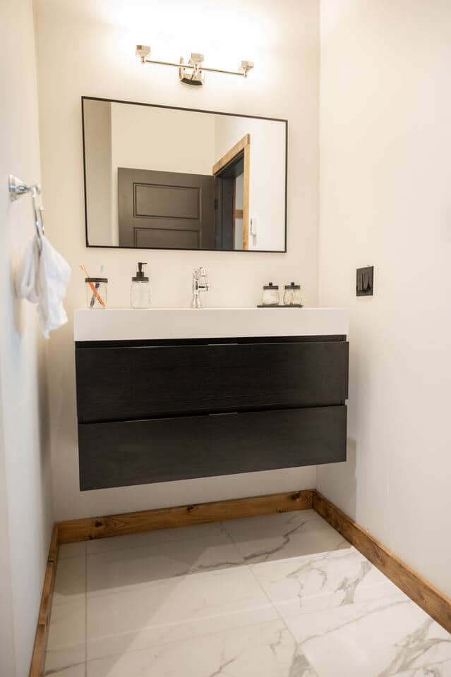 Modern vanity with lots of space for your toiletries and includes everything you need.