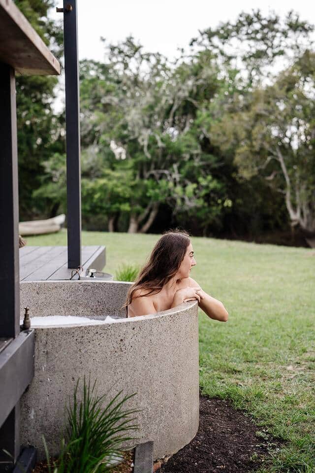 Outdoor bathing under the stars