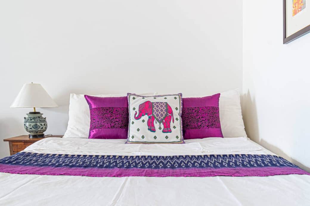 Queen bed - 150x200cm