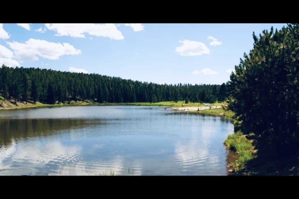 https://l.icdbcdn.com/oh/5ec66c15-b75d-46f9-8522-9016b226c8cc.jpg?w=2080-6