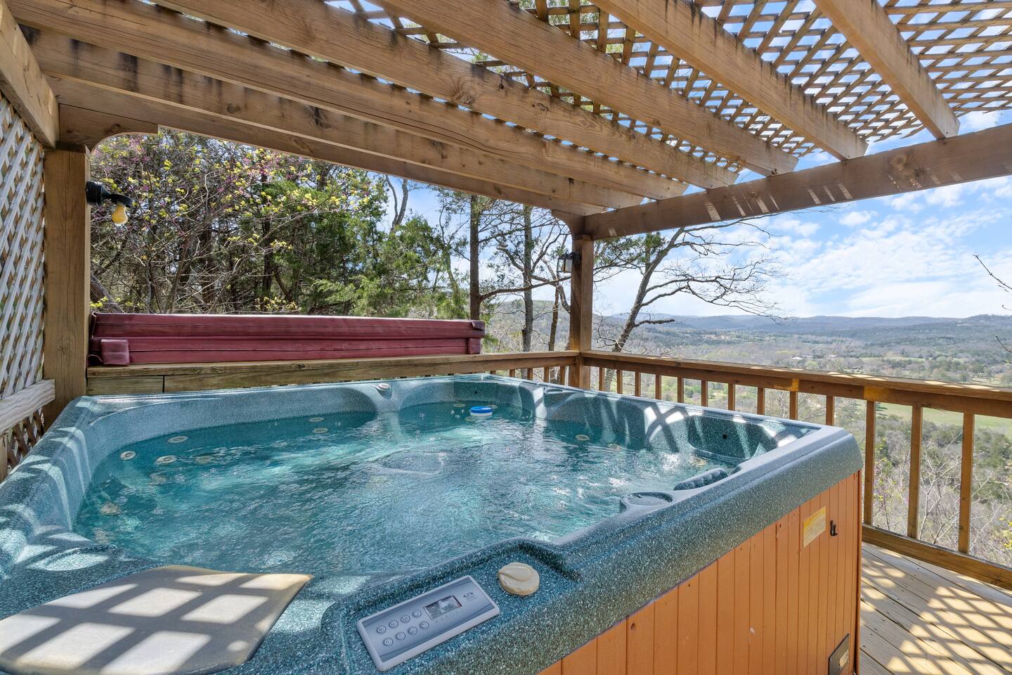 Sleeps 6, Hot Tub, River Views