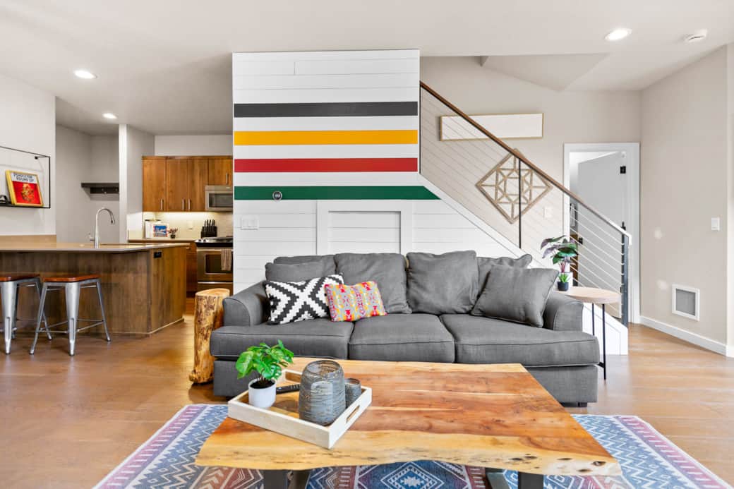 LIVING ROOM 5