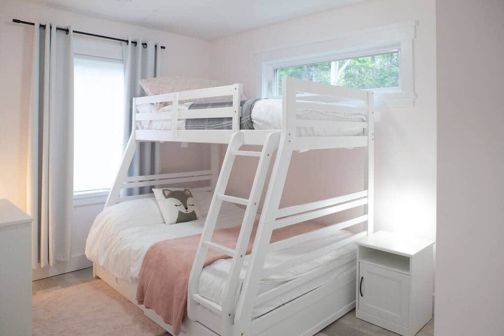 Guestroom - bunk beds (double and twin)