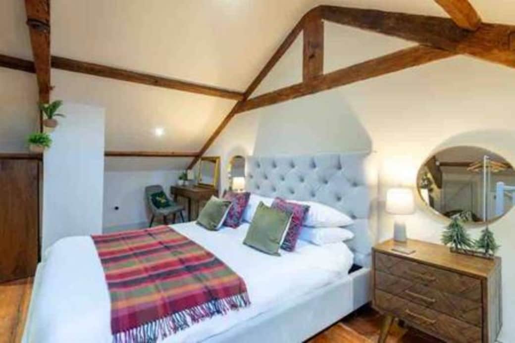 Relax and get dressed in peace at your own private dressing area. Relax and get dressed in peace at your own private dressing area.