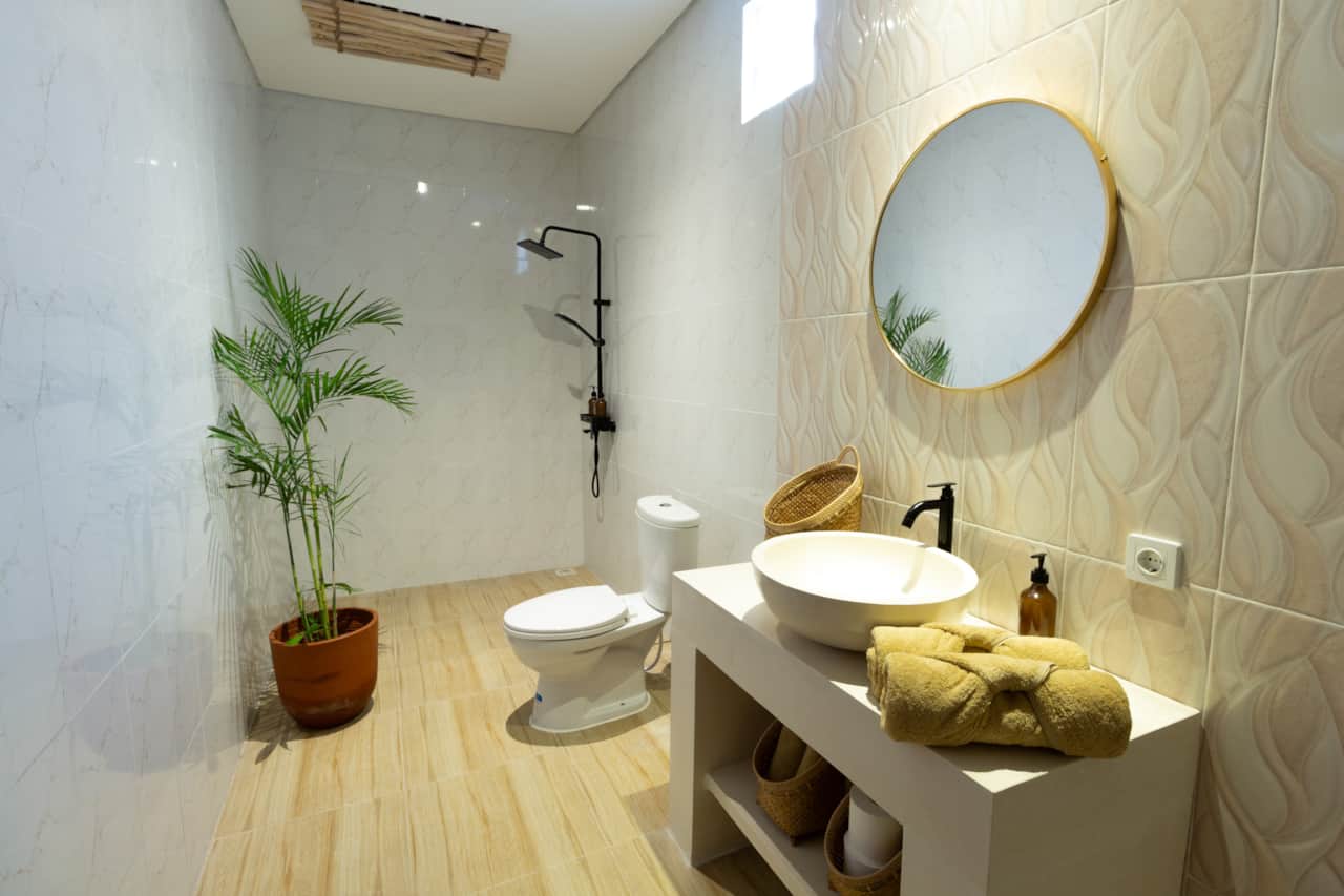 Tasteful decor, and spotless cleanliness that meets all your needs.