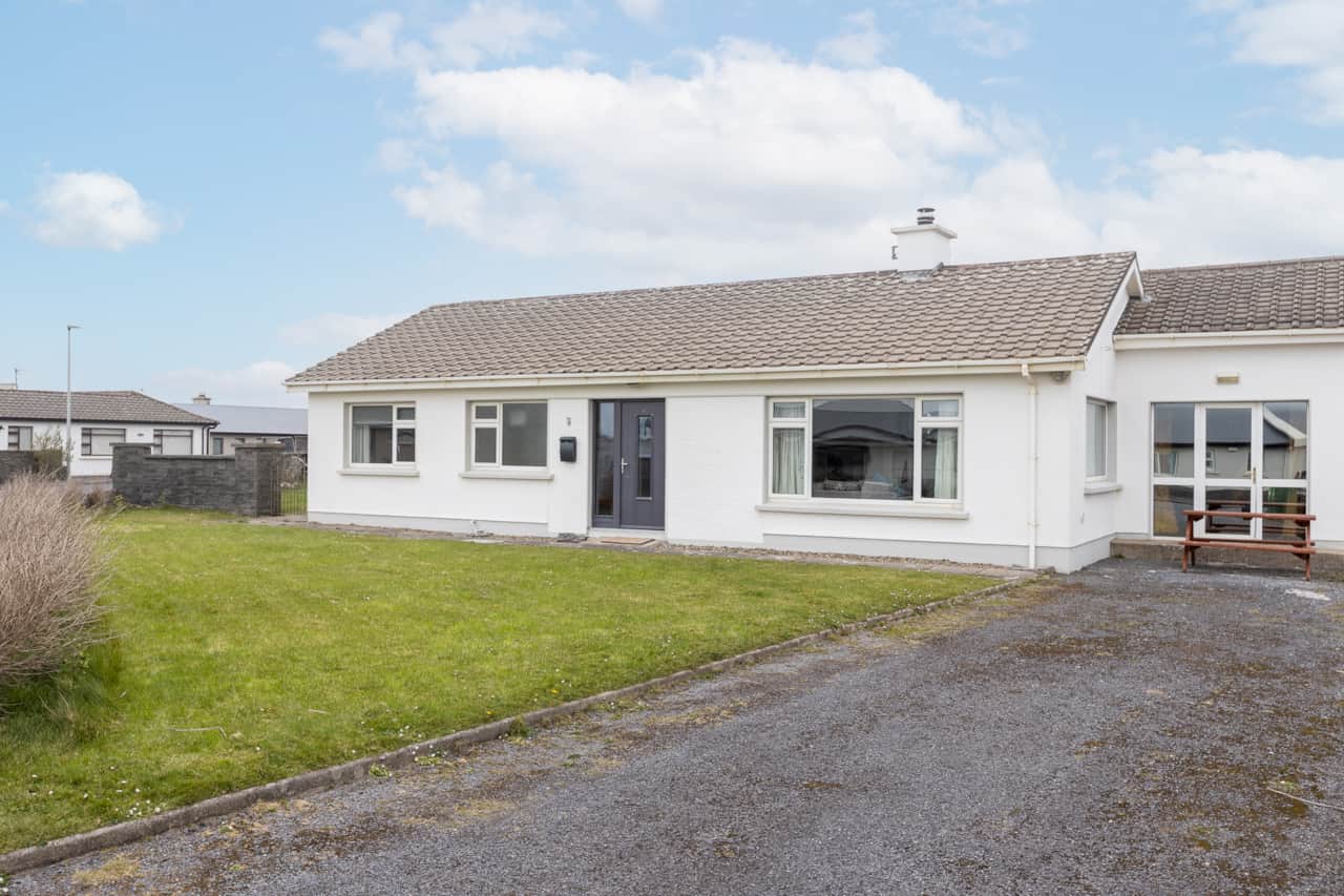 Seapark 7 Holiday home in Lahinch on the Wild Atlantic Way front outside